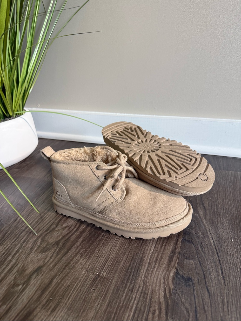 UGG Kids Chestnut Suede Lace-Up Boot